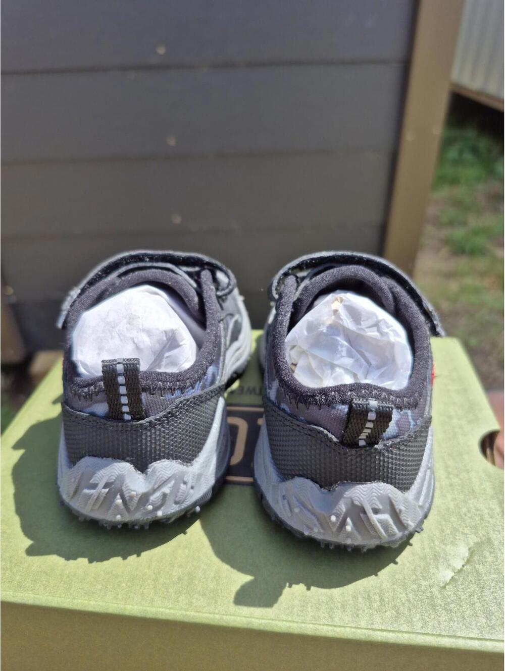 Keen Speed Hound Comfort Easy On Traction Sneaker Black Camo 5T Toddler Shoes - Picture 4 of 7